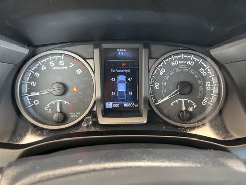 Used 2019 Toyota Tacoma TRD Sport image 16