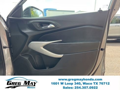 Used 2024 Chevrolet Trax RS FWD image 11
