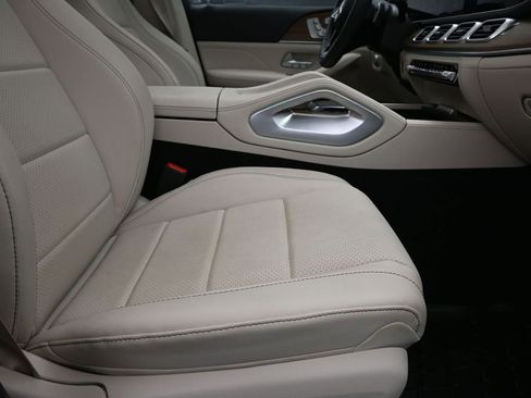 Used 2024 Mercedes-Benz GLS 450 4MATIC image 25