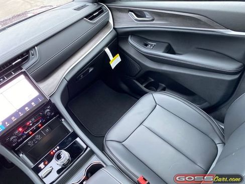 New 2025 Jeep Grand Cherokee L Limited image 18