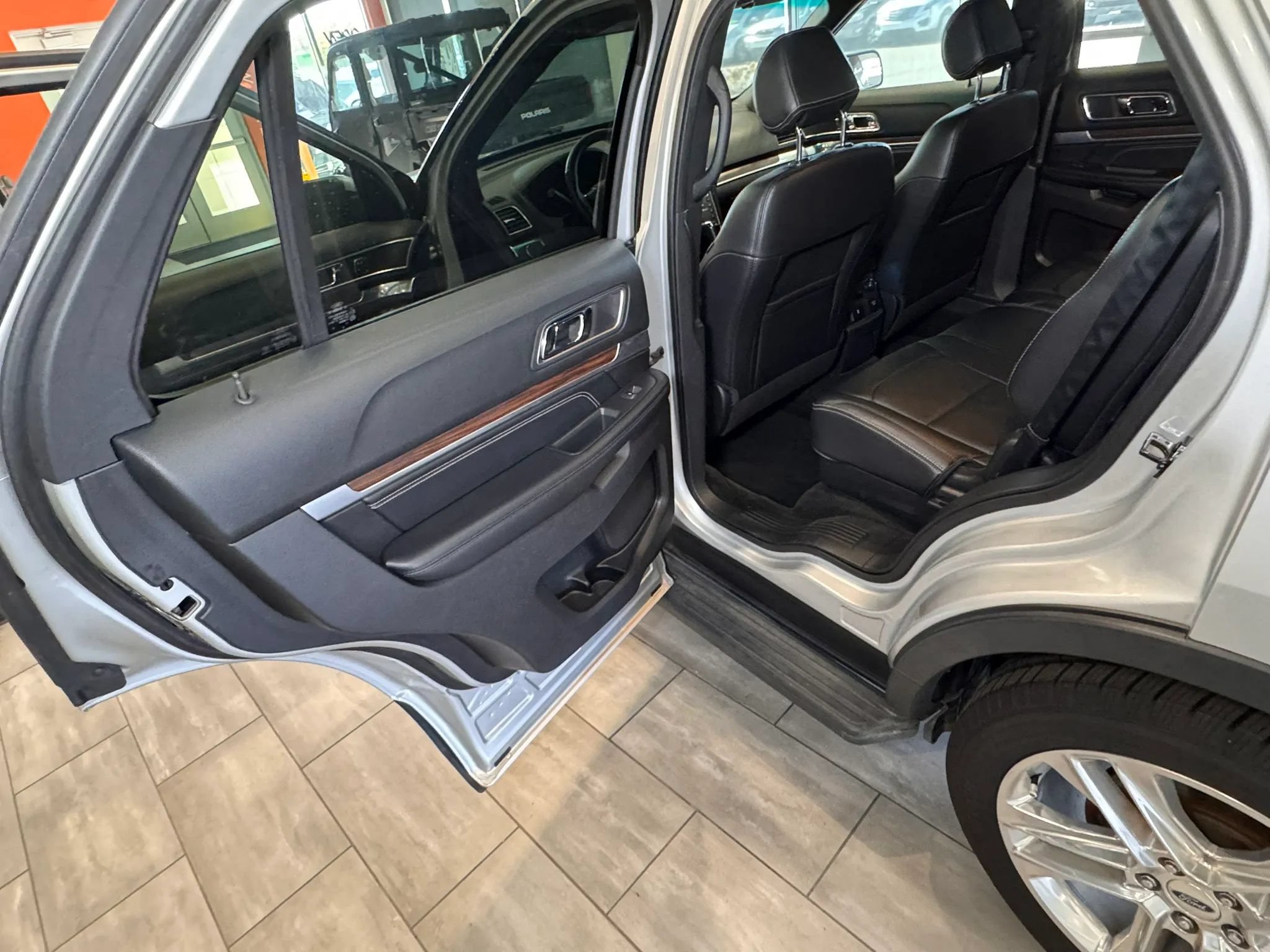 Used 2017 Ford Explorer Limited FWD image 39