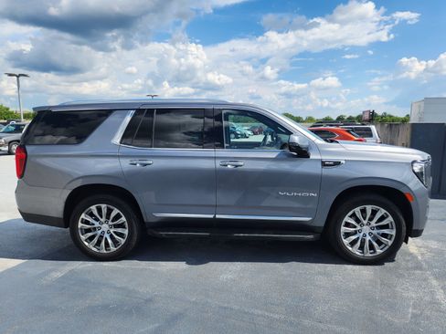 Used 2022 GMC Yukon SLT w/ SLT Luxury Package RWD image 6