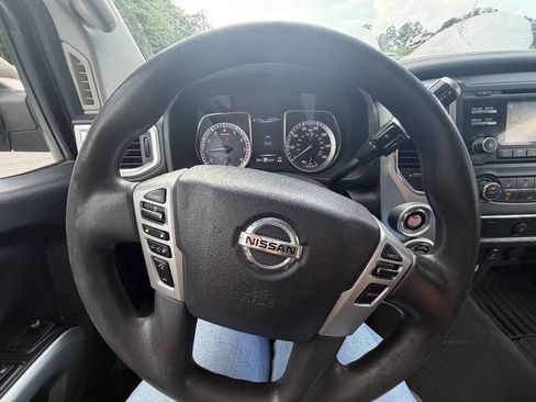 Used 2017 Nissan Titan SV AWD/4WD image 9