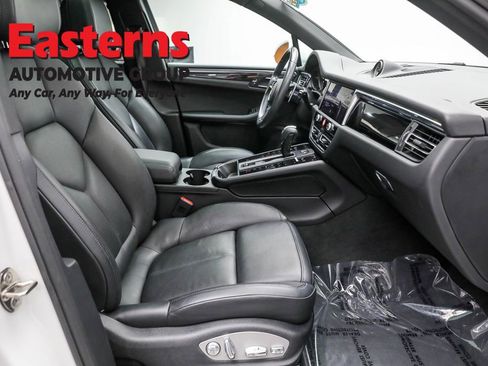 Used 2023 Porsche Macan T w/ Premium Package Plus image 25