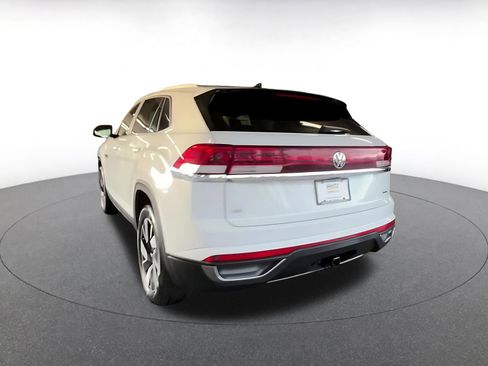 Used 2025 Volkswagen Atlas Cross Sport SE image 11