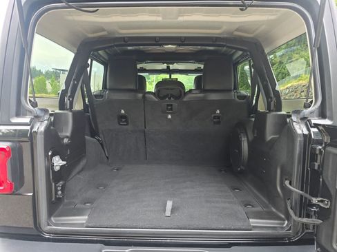 Used 2019 Jeep Wrangler Unlimited Sahara AWD/4WD image 29