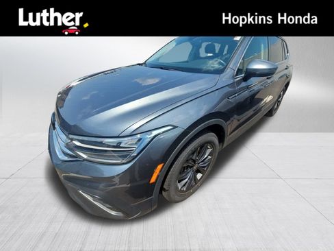 Used 2022 Volkswagen Tiguan SE w/ Panoramic Sunroof Package AWD/4WD image 1