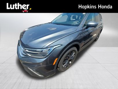 Used 2022 Volkswagen Tiguan SE w/ Panoramic Sunroof Package