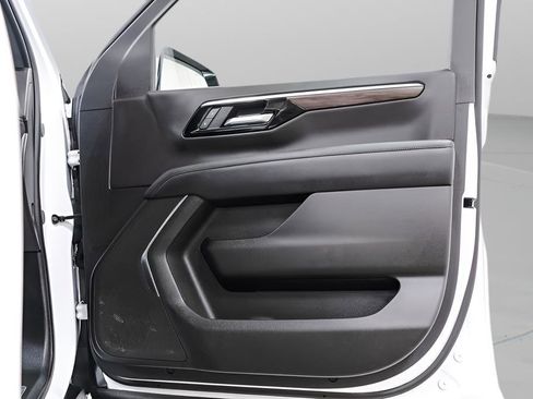 Used 2025 Chevrolet Tahoe LT image 39