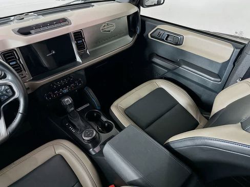 Used 2024 Ford Bronco Wildtrak image 11