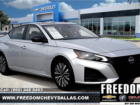 Used 2024 Nissan Altima 2.5 SV FWD image 1