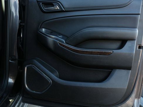 Used 2018 Chevrolet Suburban LT w/ Luxury Package image 41