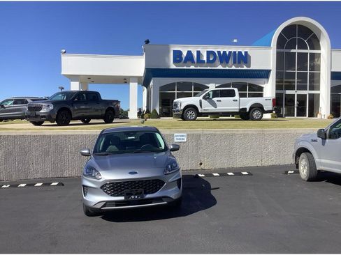 Used 2021 Ford Escape SE image 2