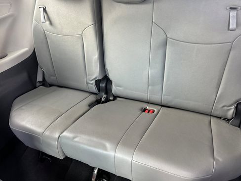 Used 2023 Toyota Sienna XLE image 18