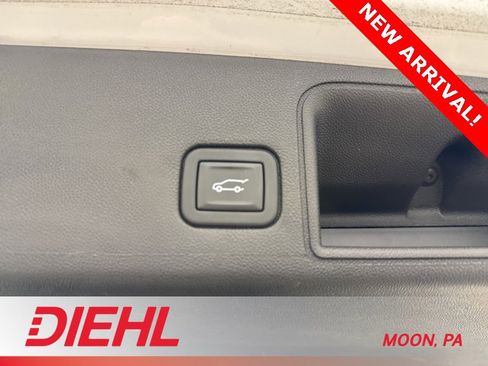 Used 2023 GMC Terrain AT4 w/ Infotainment Package II image 9