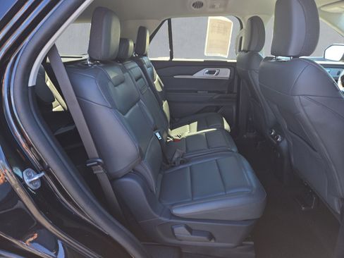 Used 2025 Ford Explorer Active w/ Active Comfort Package AWD/4WD image 24