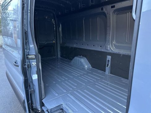 Used 2022 Ford E-Transit 148 High Roof Extended RWD image 27