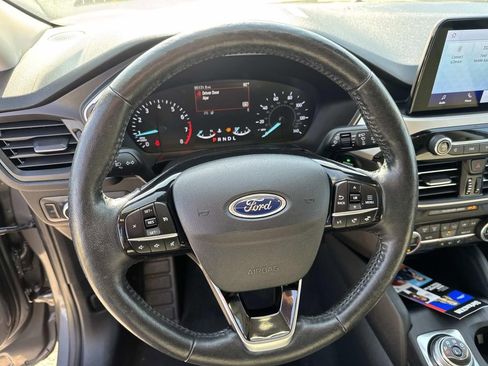 Used 2021 Ford Escape SE image 21