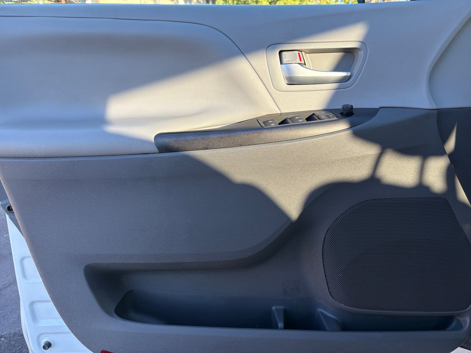 Used 2017 Toyota Sienna LE FWD image 9