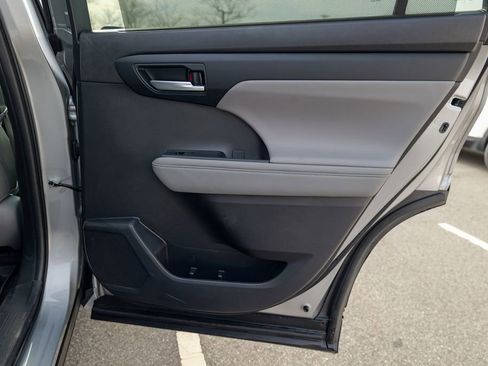 Used 2023 Toyota Highlander XLE image 30