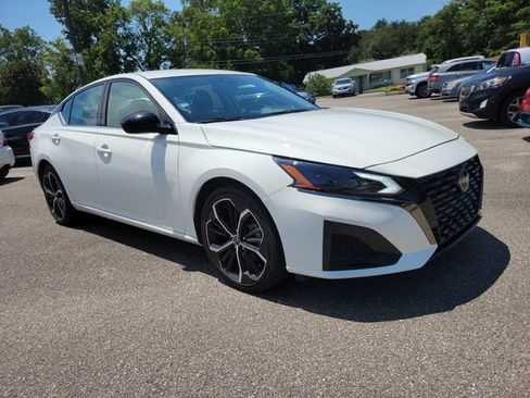 Used 2024 Nissan Altima 2.5 SR FWD image 7