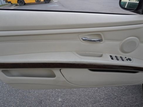 Used 2009 BMW 328i Convertible image 26