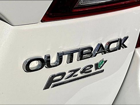 Used 2017 Subaru Outback 2.5i Limited AWD/4WD image 21