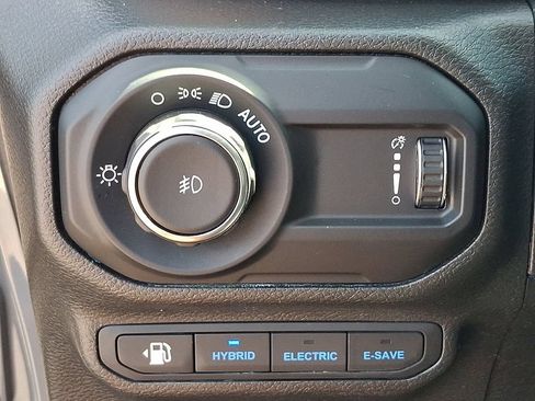 Used 2023 Jeep Wrangler Unlimited AWD/4WD image 25
