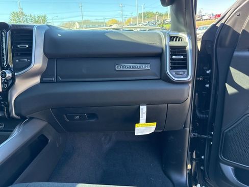 New 2026 RAM 1500 4x4 Crew Cab image 30