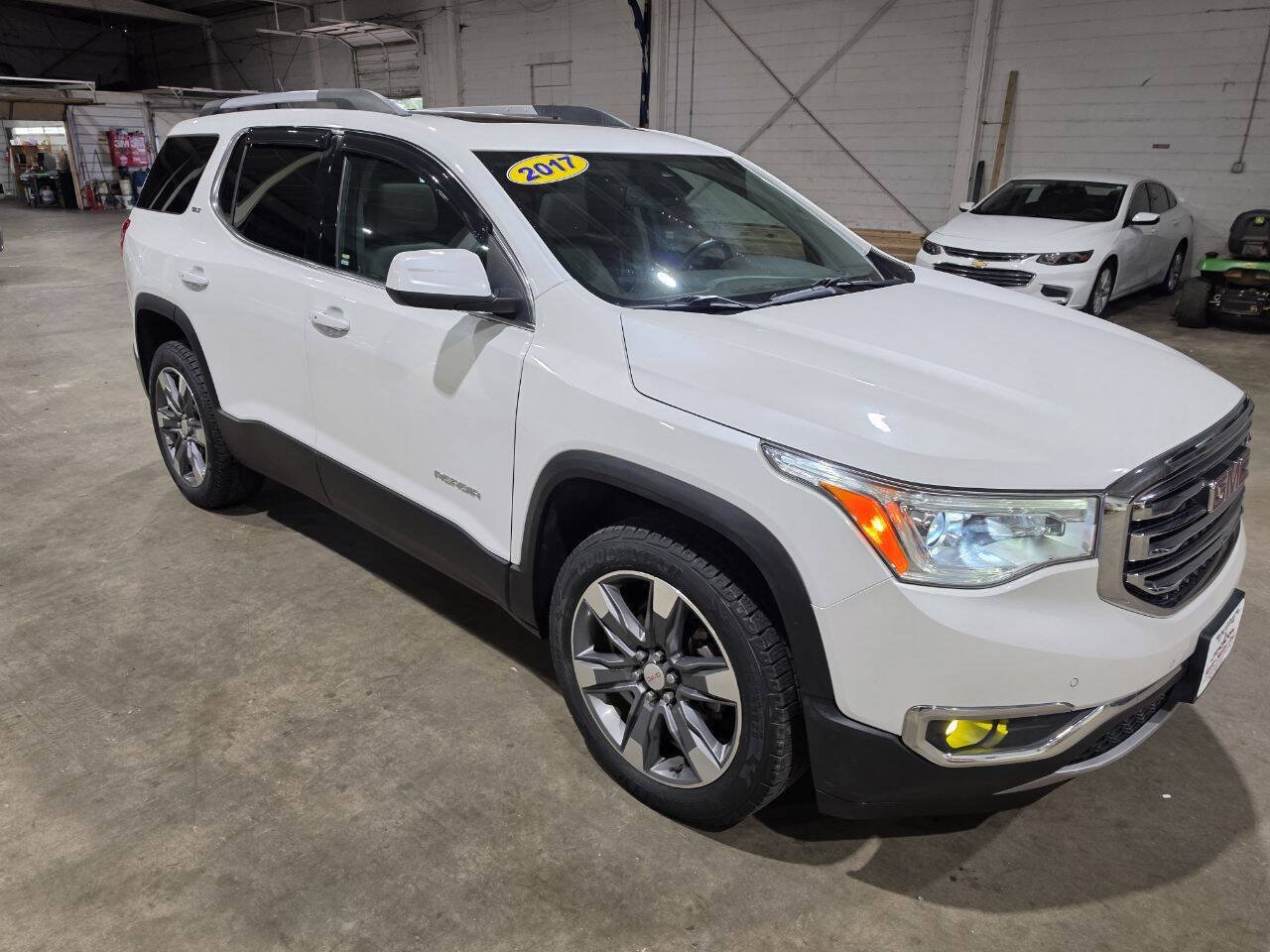 Used 2017 GMC Acadia SLT w/ LPO, Floor Liner Package AWD/4WD image 17