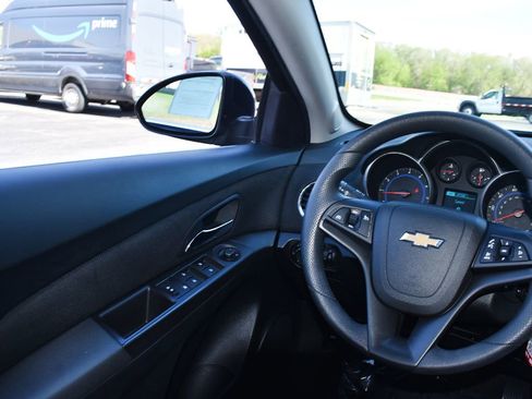 Used 2016 Chevrolet Cruze LT FWD image 14