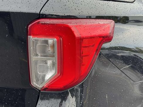 Used 2021 Ford Explorer XLT w/ Equipment Group 202A AWD/4WD image 15
