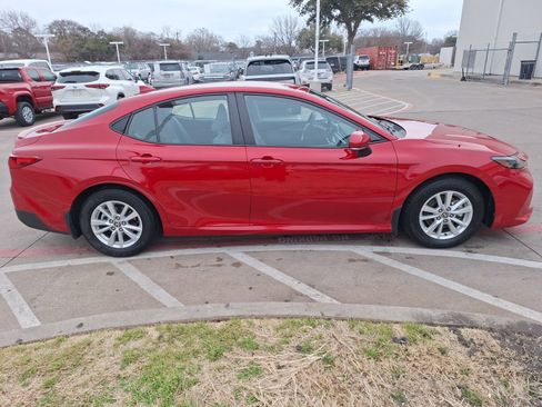 Used 2025 Toyota Camry LE w/ Convenience Package image 7