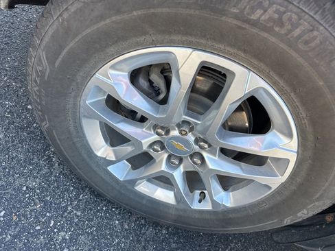 Used 2021 Chevrolet Traverse LT w/ LPO, Floor Liner Package AWD/4WD image 8