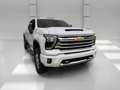 Used 2024 Chevrolet Silverado 2500 High Country AWD/4WD image 3
