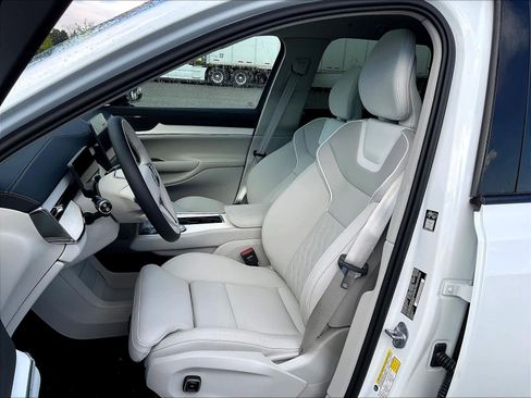 New 2025 Volvo EX90 Plus image 11