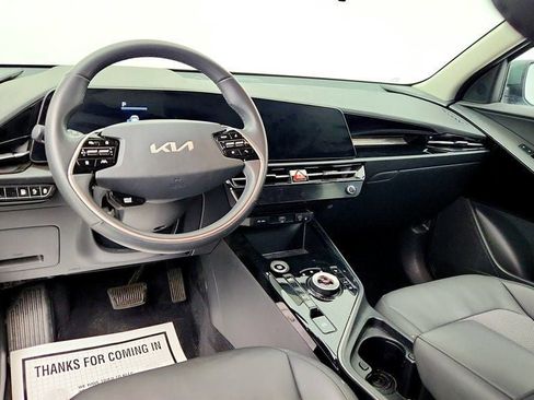 Used 2023 Kia Niro EX image 12