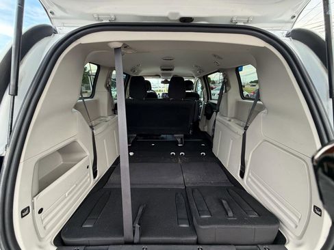 Used 2020 Dodge Grand Caravan SE FWD image 37