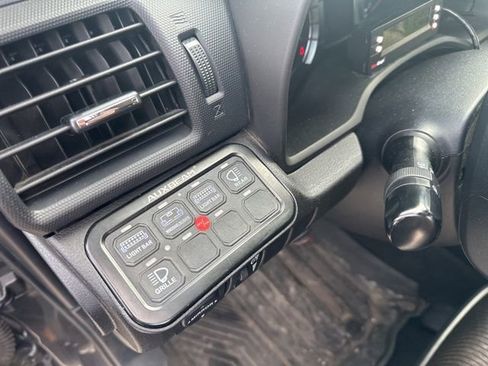 Used 2019 Toyota 4Runner TRD Off-Road image 12