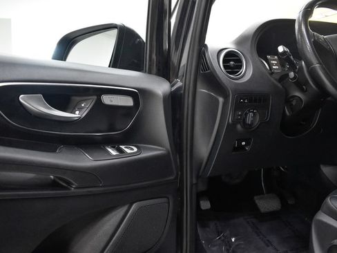 Used 2016 Mercedes-Benz Metris Passenger image 12