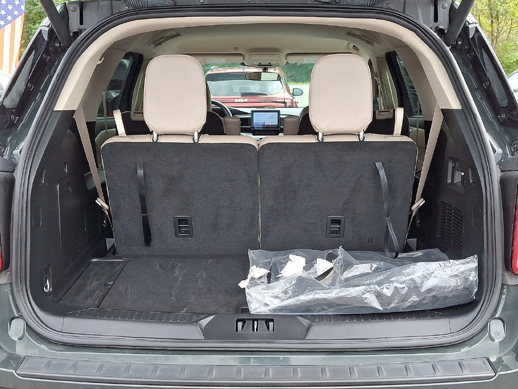 Certified 2023 Ford Explorer XLT w/ Equipment Group 202A AWD/4WD image 30