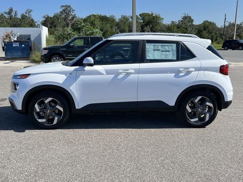 New 2025 Hyundai Venue SEL image 9