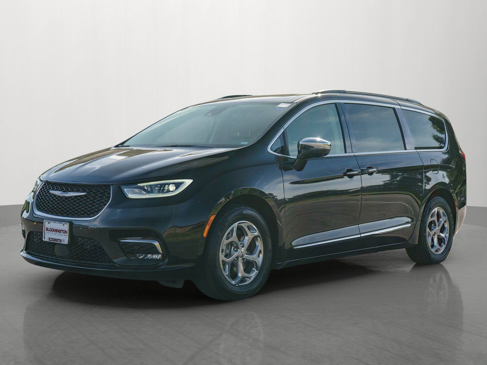 Used 2022 Chrysler Pacifica Limited FWD image 3