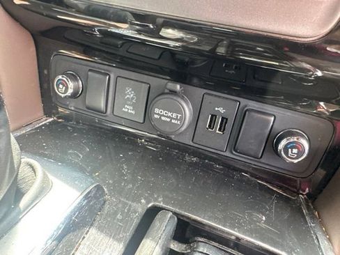 Used 2018 Nissan Armada Platinum w/ Captain Seat Package AWD/4WD image 20