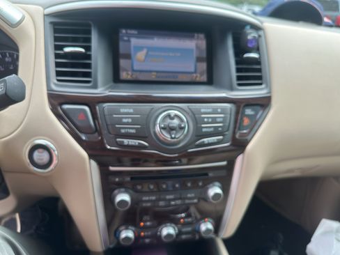 Used 2014 Nissan Pathfinder SL w/ SL Premium Package FWD image 9