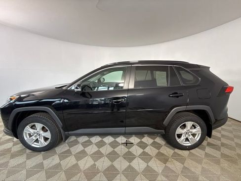 Used 2019 Toyota RAV4 XLE AWD/4WD image 4