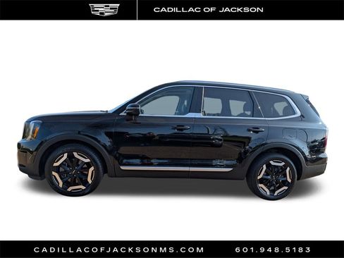 Used 2024 Kia Telluride EX w/ EX Captain's Chair Package image 7