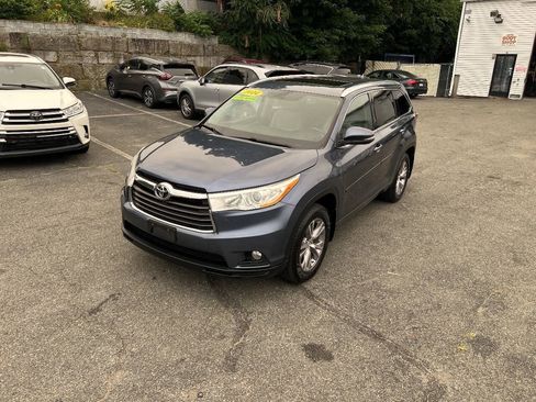 Used 2014 Toyota Highlander XLE AWD/4WD image 2