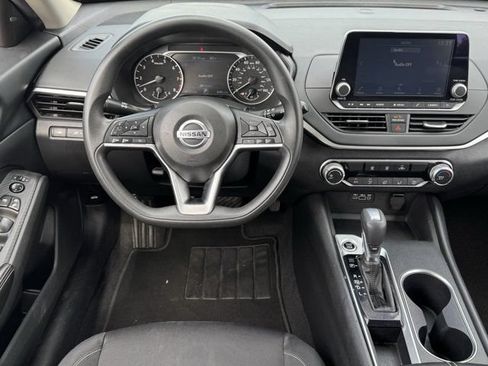 Used 2022 Nissan Altima 2.5 SV FWD image 11