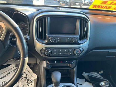 Used 2022 Chevrolet Colorado LT w/ LT Convenience Package image 9